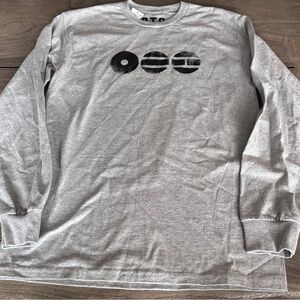 BTS Target Exclusive Long Sleeve T-Shirt - Gray M
(New)